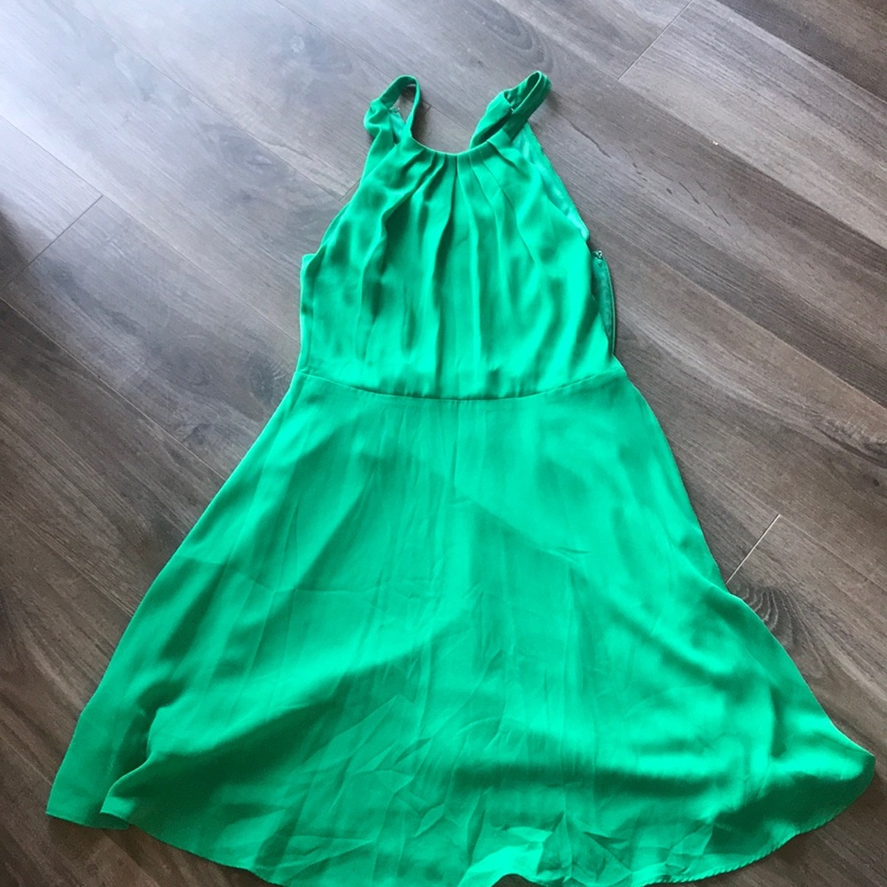 Kelly green Express Dress. Perfect for the summer